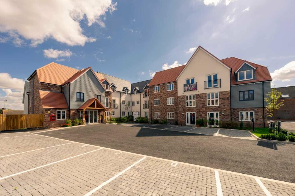 Additional property image - 77 High Street,
Dunmow,
CM6 1AE